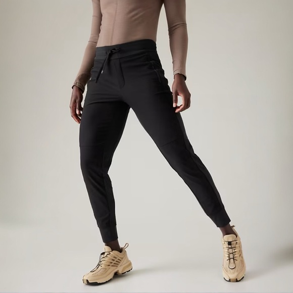 Athleta Pants - NWT Athleta Headlands Hybrid Trek Jogger
